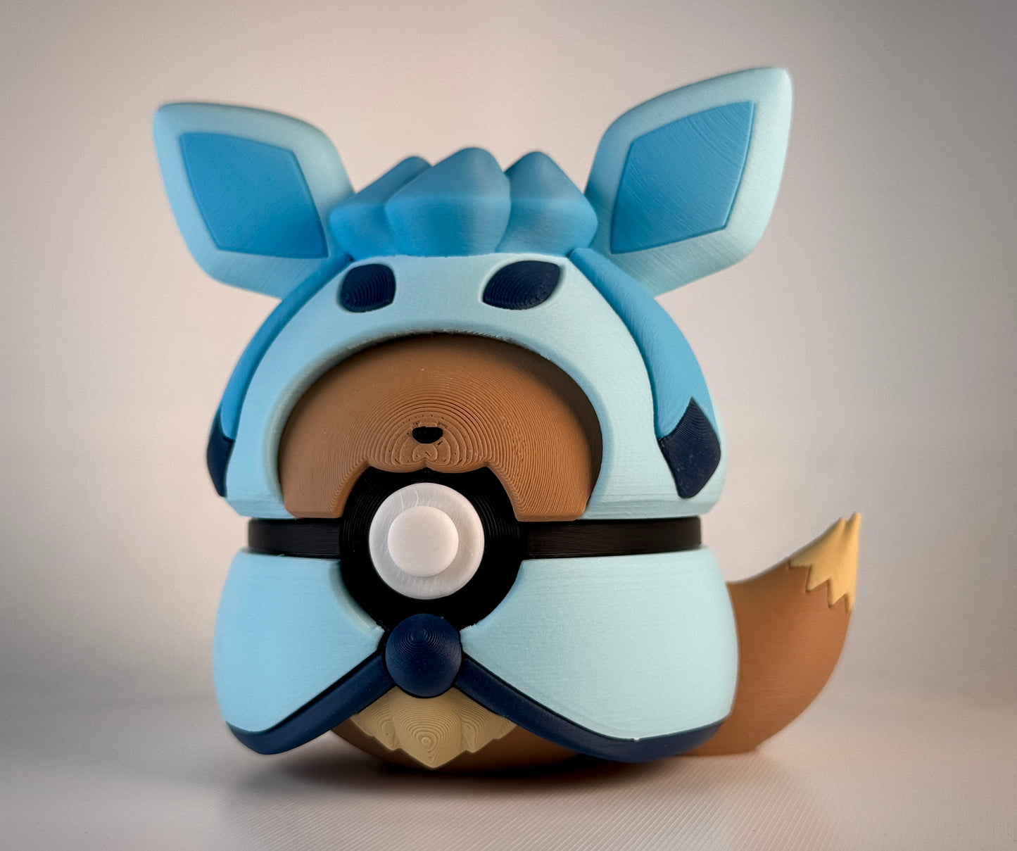 #0133 Eevee Poncho Character Ball