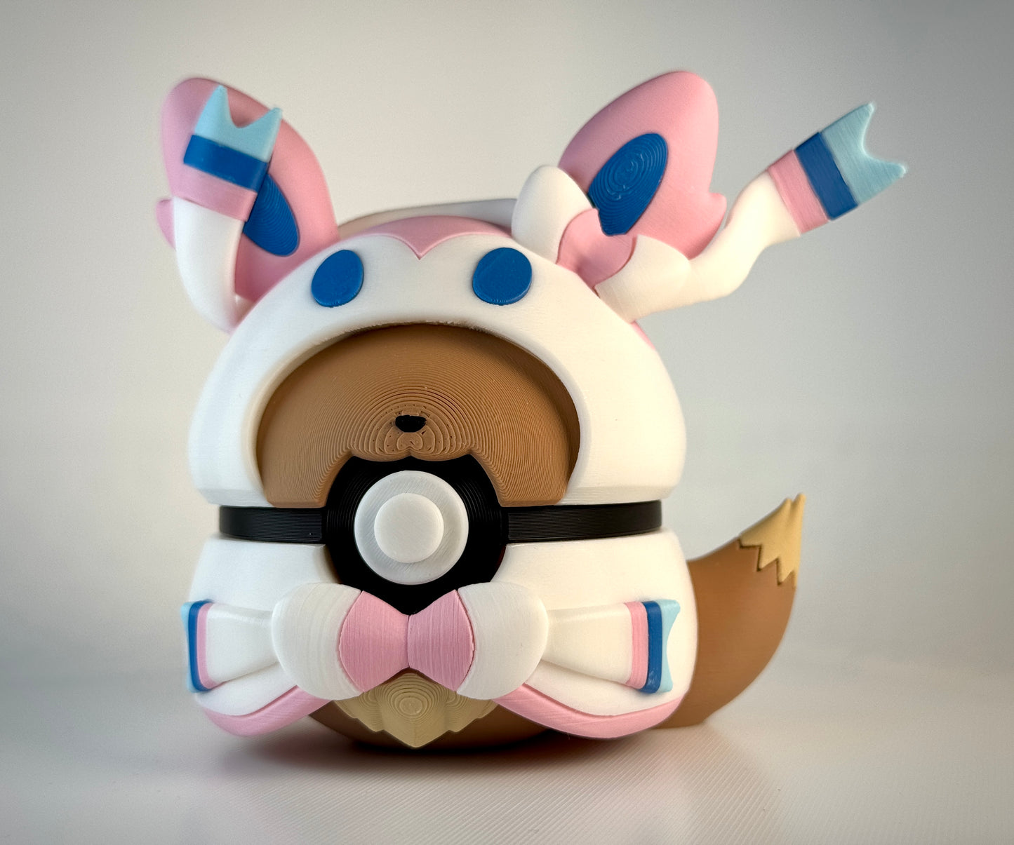 #0133 Eevee Poncho Character Ball