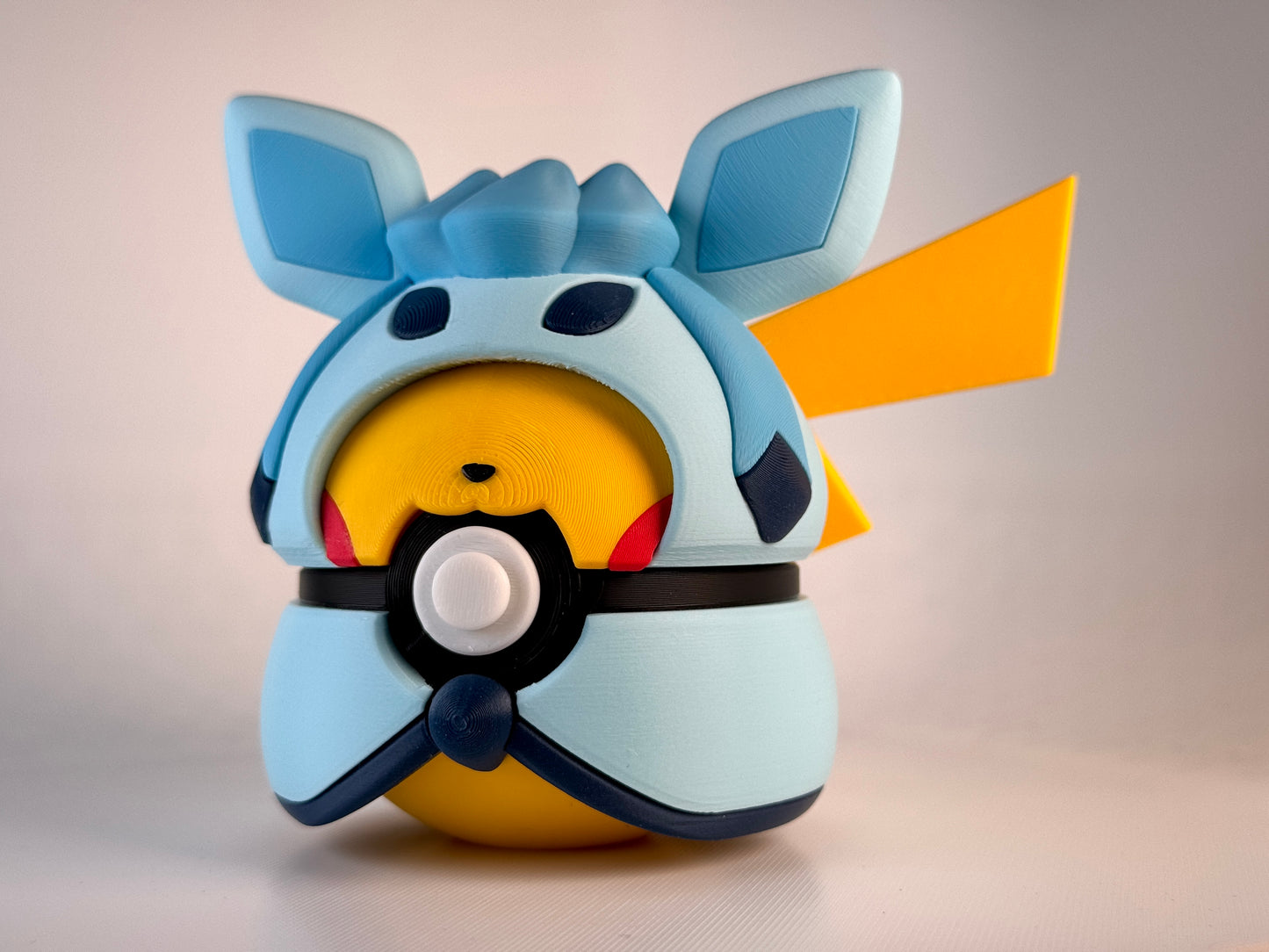 #0025 Pikachu Poncho Character Ball