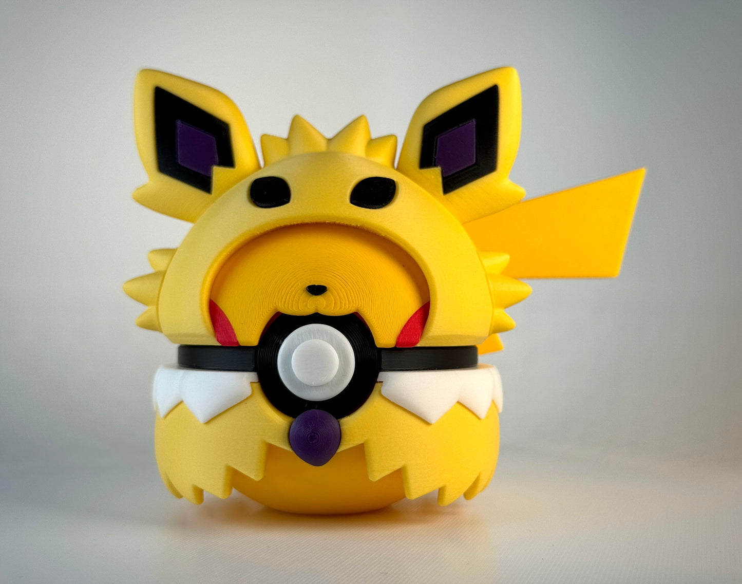 #0025 Pikachu Poncho Character Ball